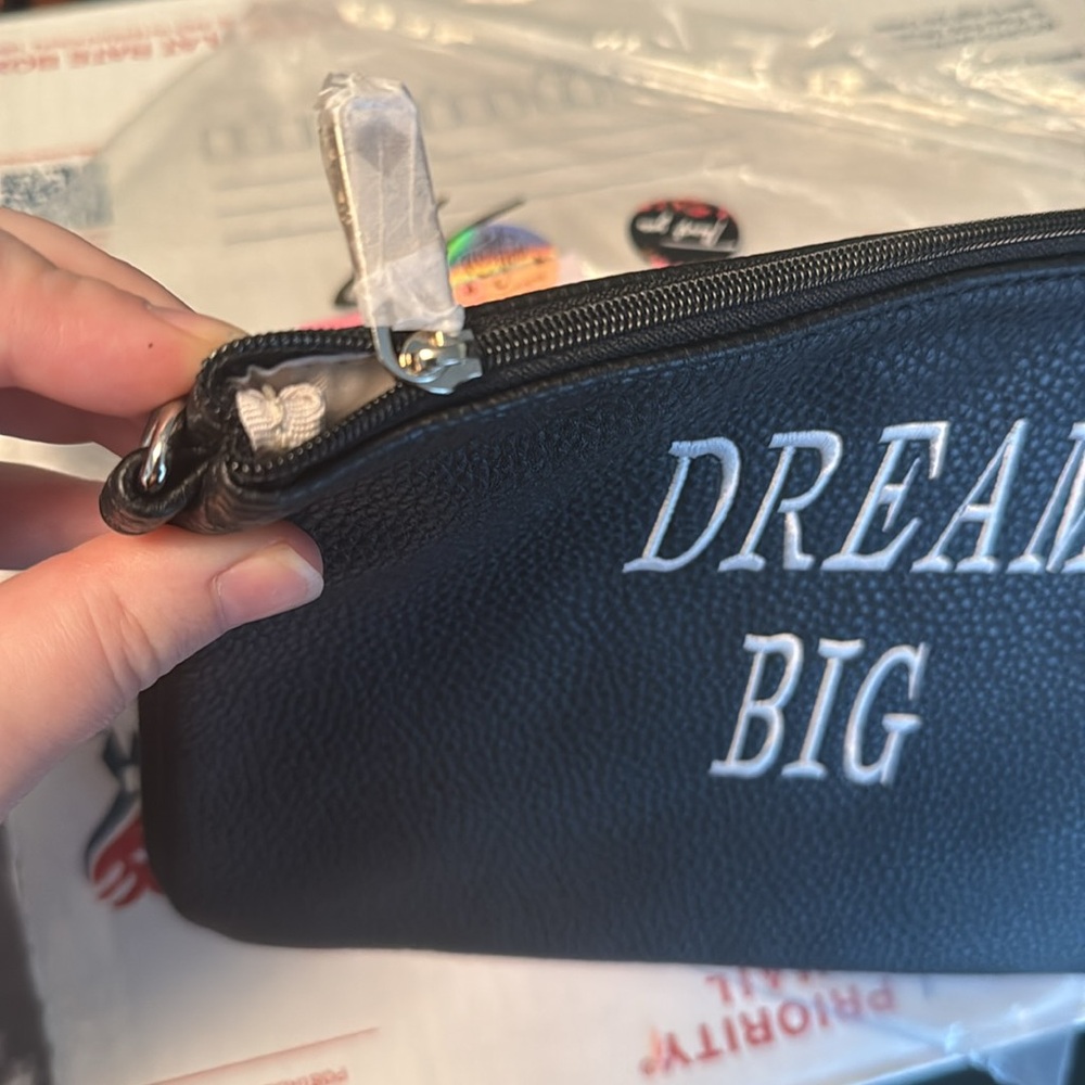 New 31 Pouch - Picture 2 of 4